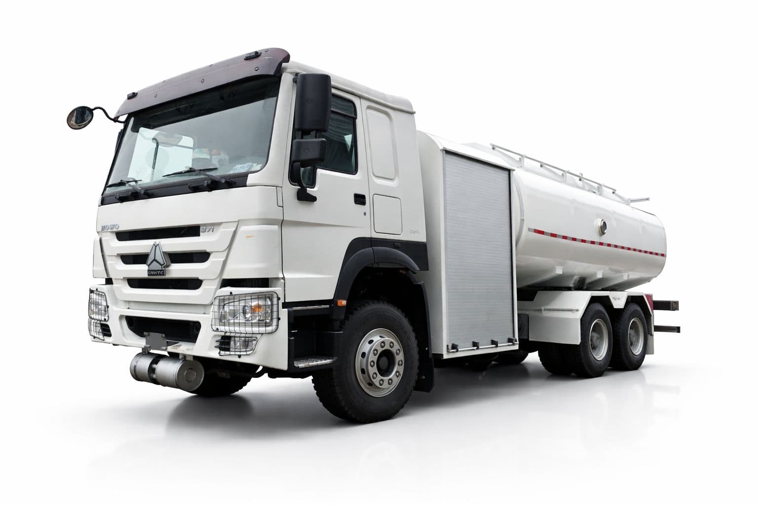 Aircraft refueling truck front three-quarter view